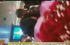 成人床视频,卧室里的私密生活瞬间